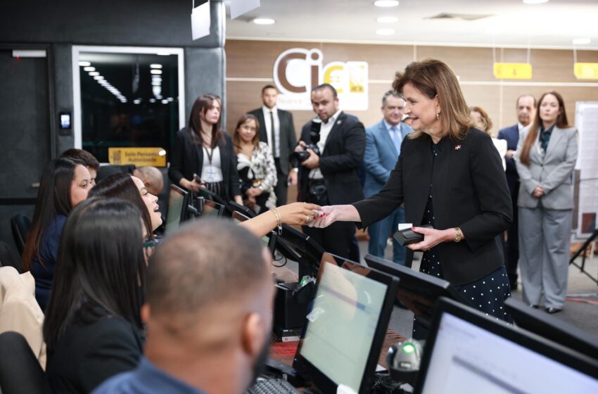  Raquel Peña tras recibir nueva cédula afirma que no es solo un documento, sino un paso que consolida la democracia