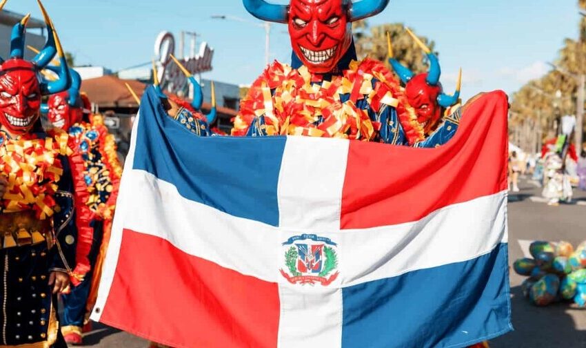  Carnaval del Distrito Nacional llena de alegría, color y tradición el malecón