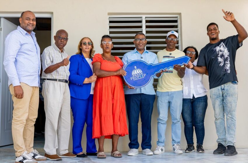  Propeep entrega vivienda remozada y equipada a familia de escasos recursos afectada por incendio en San Cristóbal