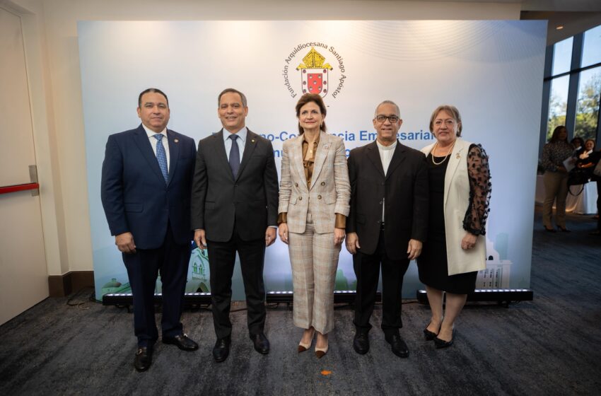  Raquel Peña participa en desayuno-conferencia de FASA con disertación del magistrado Luis Henry Molina