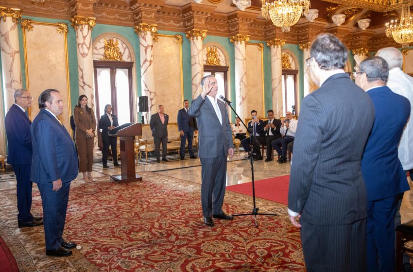  Presidente Abinader juramenta comisión para la puesta en funcionamiento del Museo Histórico de la Gesta de Abril