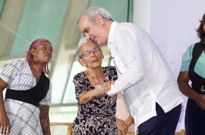  Abinader escucha a 6,000 familias y reafirma su apoyo a Supérate, que impacta a más de 1.4 millones de hogares en la República Dominicana