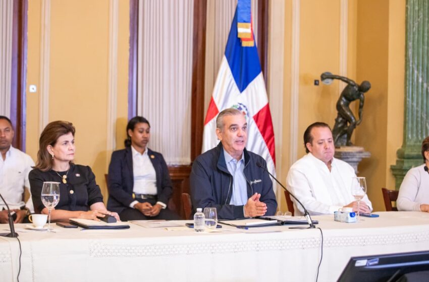  Presidente Abinader dice que la prioridad del Gobierno es salvar vidas, proteger las propiedades y preservar las infraestructuras; llama a la población a evitar zonas de riesgo