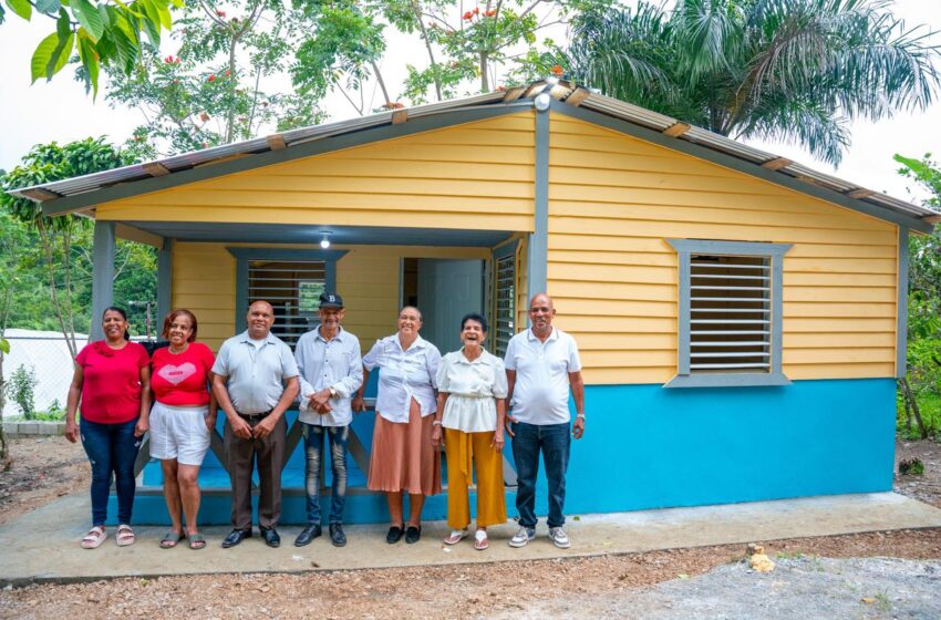  Propeep construye viviendas a dos familias en condiciones vulnerables en Piña Vieja y Comedero Arriba de Cotuí