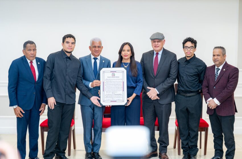  Senado rinde homenaje póstumo al cineasta René Fortunato por su legado histórico y cultural