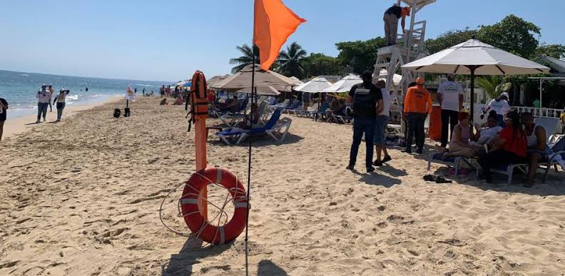  Semana Santa: cambian de bandera roja a amarilla en costas de Puerto Plata