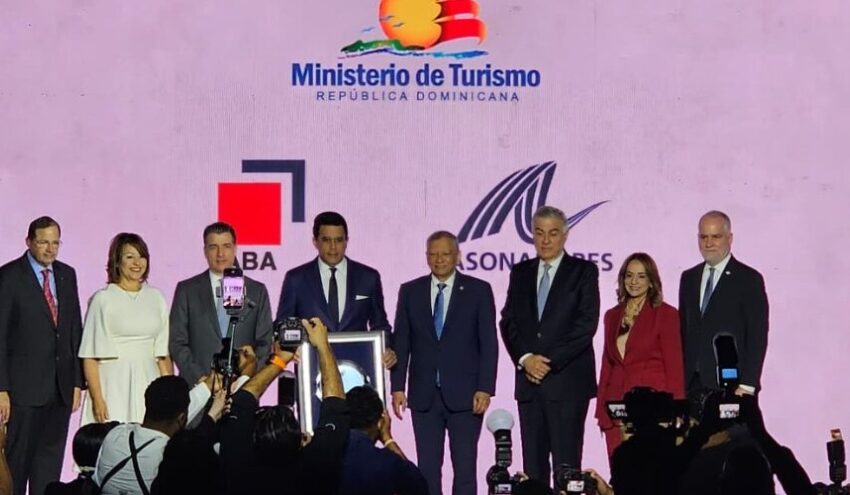  Asociación de Bancos de la República Dominicana reconoce labor del ministro David Collado