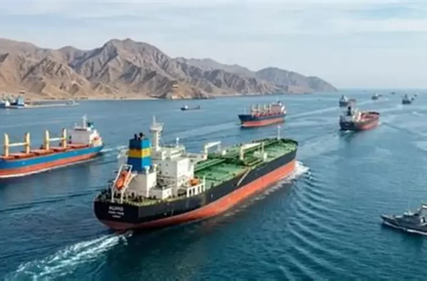  Irán declara totalmente abierto Ormuz; EU mantiene bloqueo