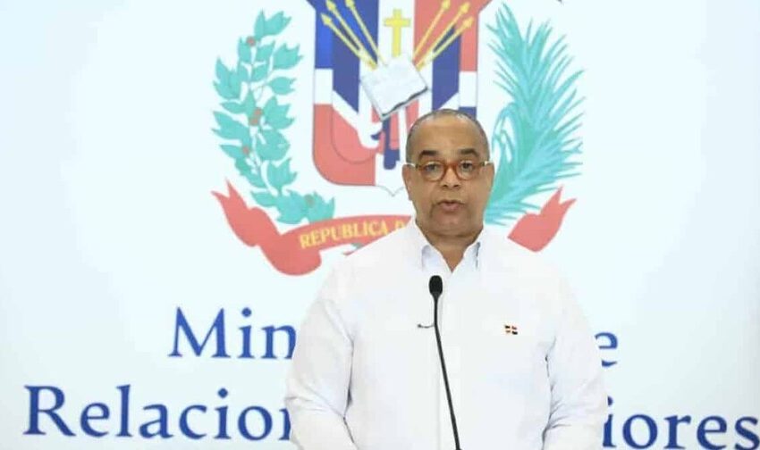  El Gobierno reforma el manejo de los consulados para que ya no sean un botín político