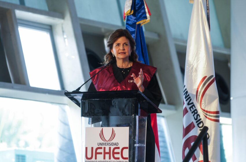  Raquel Peña encabeza graduación de más de 2,100 nuevos profesionales de la UFHEC