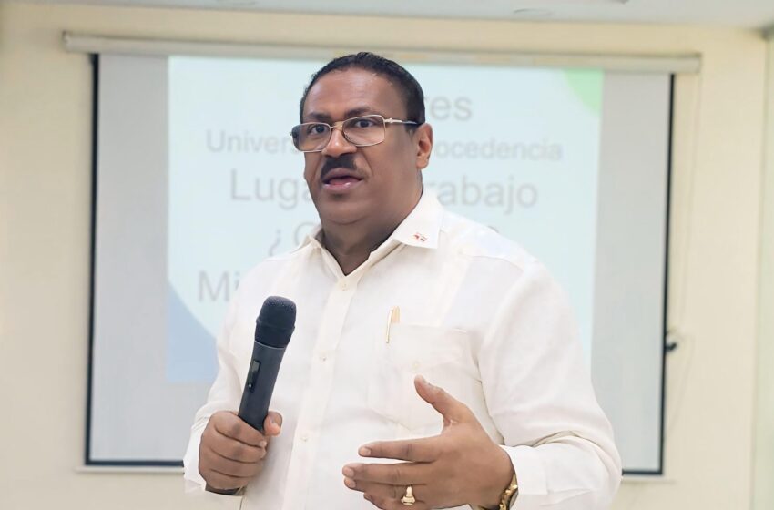  El SRSO realiza inducción a decenas de nuevos médicos pasantes