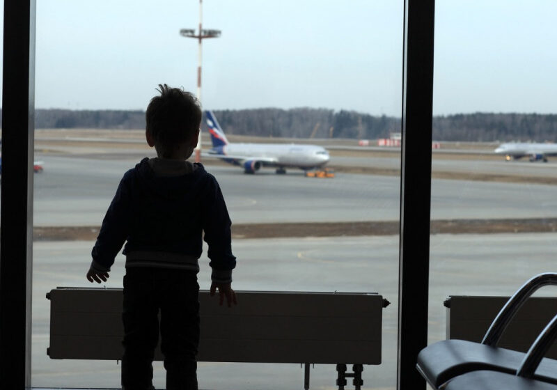  Pasos para solicitar el permiso digital de un menor de edad que viajará solo con uno de sus padres