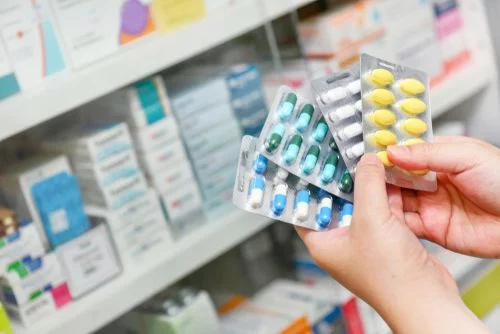  RD mejoró en aprobación de medicamentos, revela informe presentado en Brasil