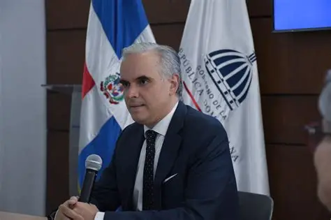  Educación regula uso de celulares en las aulas; Luis Miguel de Camps anuncia nuevas medidas para proteger aprendizaje y convivencia escolar