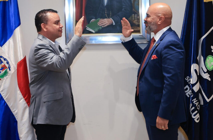  Doctor Andy de León es juramentado director del Hospital Darío Contreras