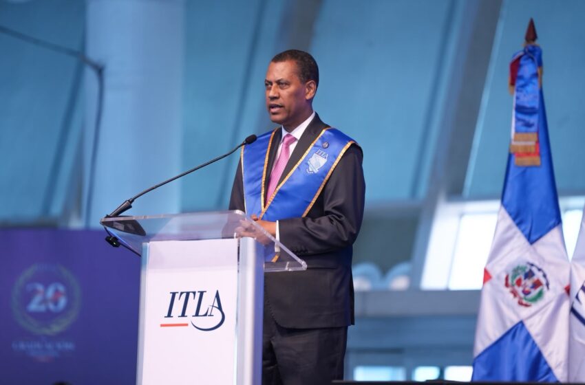  Guido Gómez Mazara destaca importancia de la educación tecnológica durante graduación récord del ITLA
