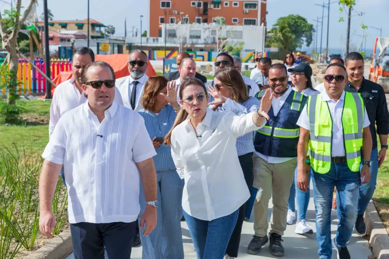  Carolina y Paliza supervisan trabajos finales del Paseo 30 de Mayo y anuncian su inauguración la próxima semana