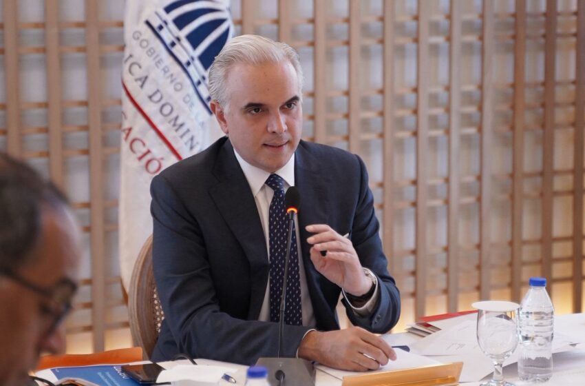  Consejo Nacional de Educación aprueba Calendario Escolar 2026-2027 y oficializa Estrategia Nacional de Competencias Digitales