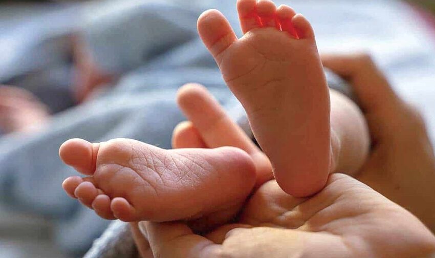  Disminuyen las muertes maternas e infantiles, según datos Salud Pública
