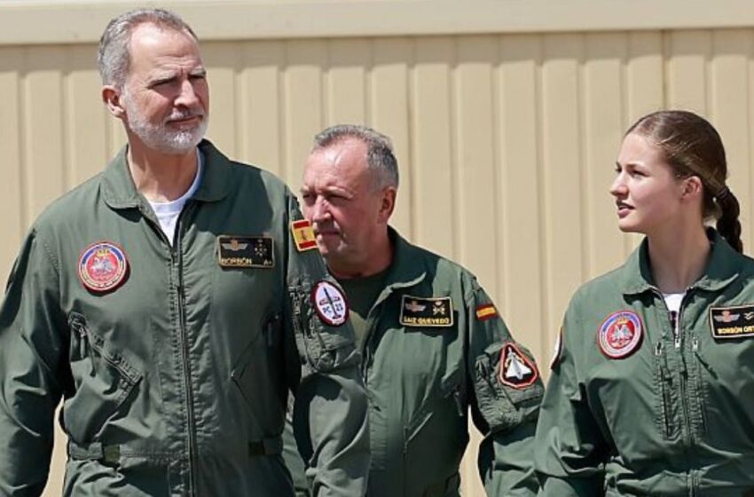  Rey Felipe VI y la princesa Leonor realizaron un histórico vuelo militar conjunto