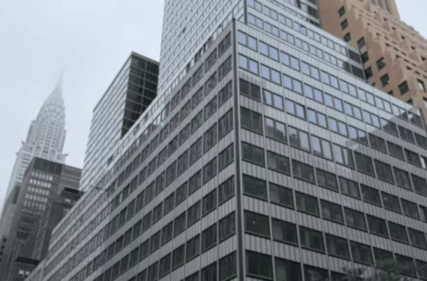  Evacuan un rascacielos en el centro de Manhattan por temor al colapso de su estructura