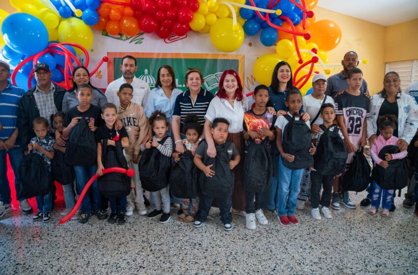  ´´A la escuela con Propeep´´ lleva útiles escolares, alegría y esperanza a niños de Jamao al Medio