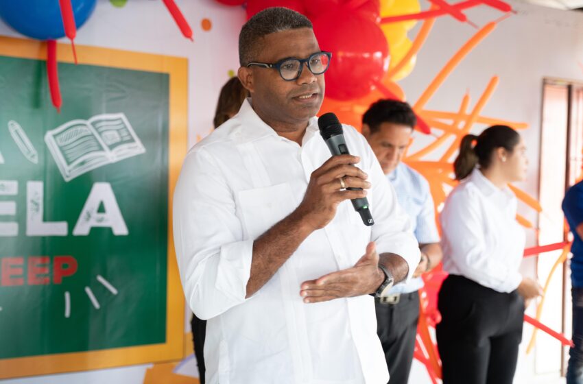  Arranca “A la Escuela con Propeep” en El Caimito, La Vega