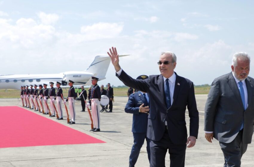  Presidente Abinader llega a Cali para participar en la transmisión de mando presidencial de Colombia