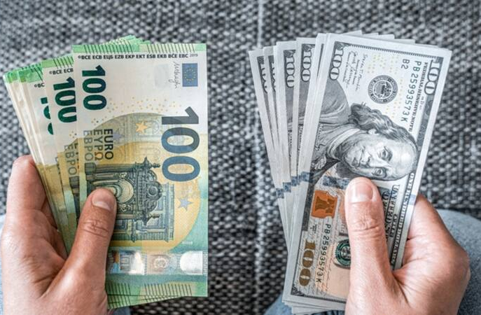  Dólar bajó 31 cts. y euro subió; eran vendidos a $58.74 y $69.99
