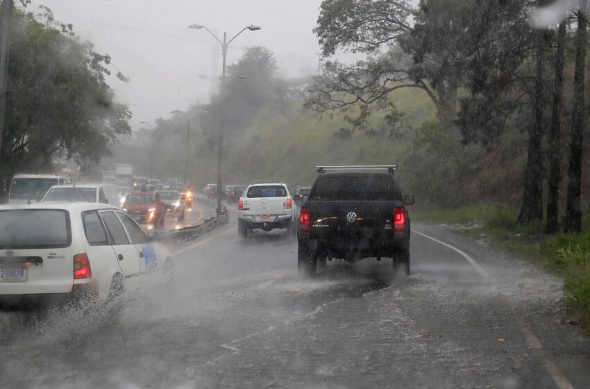  Aguaceros para este lunes por incidencia de vaguada