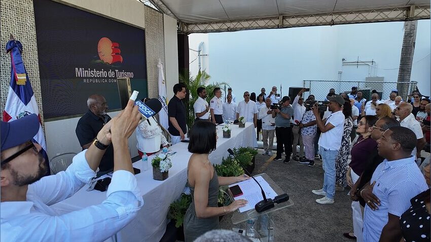  Collado anuncia inversión de RD$1,400 millones para transformar Boca Chica
